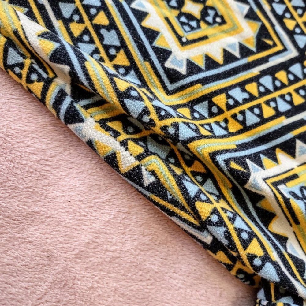 Geometric Print Leggings Tall & Curvy - Picture 3 of 4